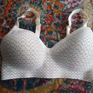 Hanes soft molded cup wire-free bra